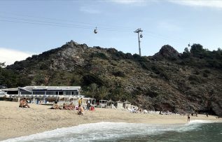 Alanya’da sahiller turistlere kaldı