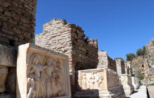 Aydın’daki Nysa Antik Kenti’nin tiyatro binası ayağa kaldırılıyor