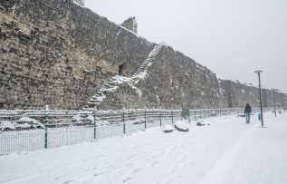 ‘Beyaz örtü’ Diyarbakır’ın tarihi mekanlarında güzel görüntü oluşturdu