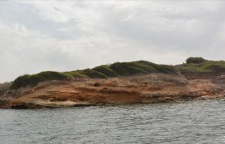 Didim’de deniz altında 5 bin yıllık olduğu değerlendirilen liman kalıntıları bulundu