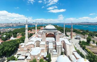 Fethin sembolü Ayasofya-i Kebir Cami-i Şerifi’ne yoğun ilgi sürüyor