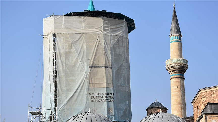 Mevlana Müzesi’nin turkuaz kubbesi ‘100 ton yük’ten kurtarıldı