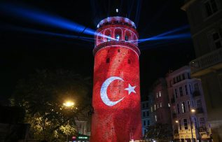 İstanbul’un simgelerinden Galata Kulesi ziyarete açıldı