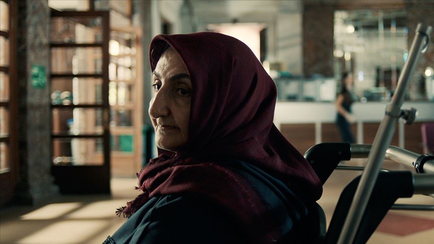 Türk yönetmen başrolünde annesini oynattığı kısa filmle Paris’ten ödülle döndü