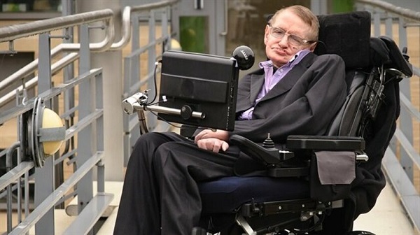  Stephen Hawking