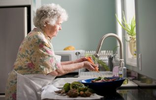 Beslenme hataları Alzheimer’ı tetikliyor mu?