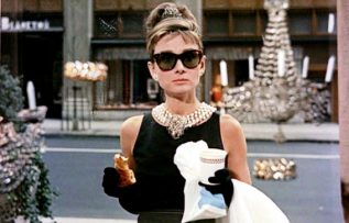 Audrey Hepburn’ün ikonik siyah elbisesi sergilenecek