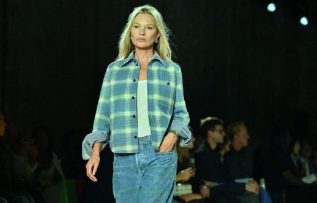 Kate Moss, Bottega Veneta İlkbahar/Yaz 2023 defilesinde boy gösterdi