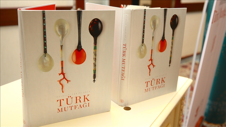 “Asırlık Tariflerle Türk Mutfağı” kitabı dünyaya yayılıyor