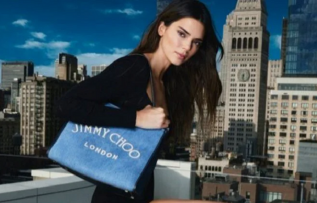 Kendall Jenner ünlü ayakkabı markası için poz verdi