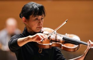 Japon violist Naoko Shimizu, Ahmet Adnan Saygun’un eserini seslendirecek