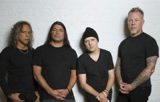 Metallica’dan deprem bölgesine bağış