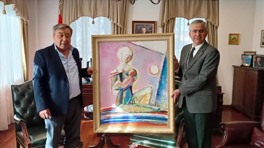 Kazak ressam Erbolat Tölepbay tablosunu satarak Türkiye’deki depremzedeler için bağış yaptı
