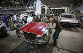 1915-1980 model araçları hurdadan sanat eserine dönüştürüyorlar