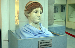 2 bin yıllık boyalı kadın başı heykeli “Artemis” gün yüzüne çıkarıldı