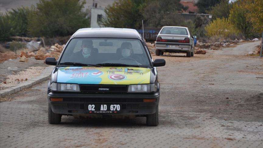 Adıyaman’da 27 araçlık ‘eğitim timi’ öğrencilerin yanında