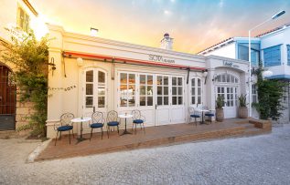 Alaçatı’da masalsı bir mola