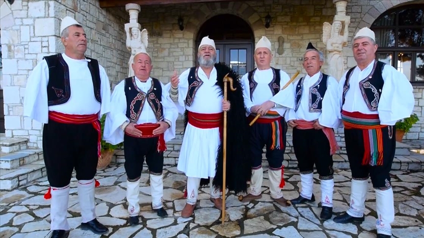 Arnavutluk’taki çok sesli müzik grubu, Cumhurbaşkanı Erdoğan için şarkı yaptı
