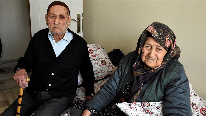 Asırlık çift hastalıktan habersiz Kovid-19’u evlerinde yendi