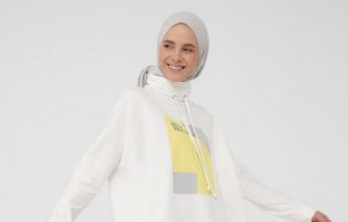 Benin / Boğazlı Yaka Baskılı Sweatshirt