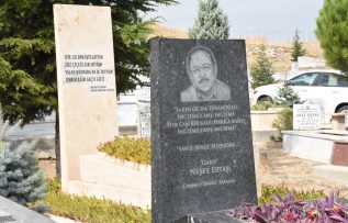 ‘Bozkırın Tezenesi’ Neşet Ertaş Kırşehir’deki mezarı başında anıldı