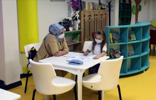 Fatih’in ilk çocuk kütüphanesi minik okurlarla buluştu
