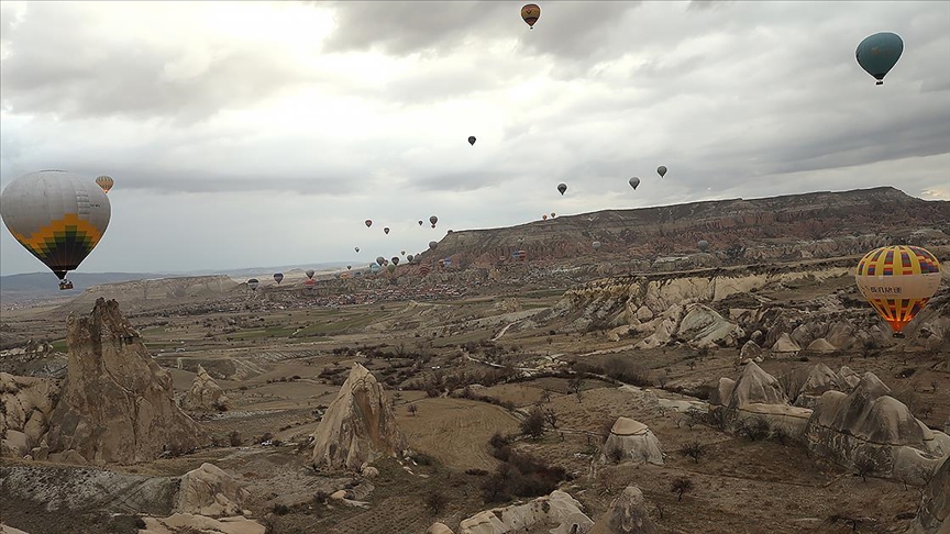 Kapadokya’da sıcak hava balon turları rüzgar nedeniyle 3 gündür yapılamıyor