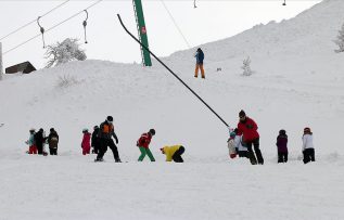 Kayak merkezlerinde en fazla kar kalınlığı 198 santimetreyle Kartalkaya’da ölçüldü