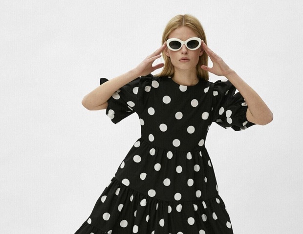 Koton / Siyah Bisiklet Yaka Kısa Kollu Pamuklu Puantiyeli Elbise