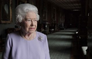 Kraliçe Elizabeth ve Kraliyet Ailesi – DK Derleme