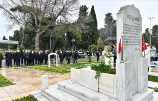 Mehmet Akif Ersoy, kabri başında anıldı