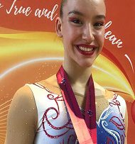 Milli cimnastikçi Ayşe Begüm Onbaşı altın madalya kazandı