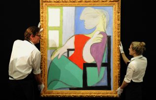 Picasso’nun ‘Pencerenin yanında oturan kadın’ tablosu 875 milyon TL’ye satıldı