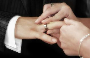 Rüyada Altın Yüzük Takmak