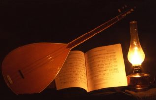 Rüyada Bağlama Çalmak