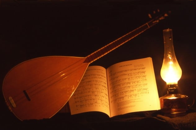 Rüyada Bağlama Çalmak