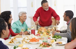 Rüyada Birileriyle Yemek Yediğini Görmek