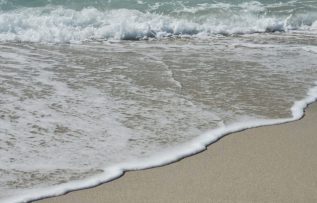 Rüyada Deniz Kenarında Yürümek