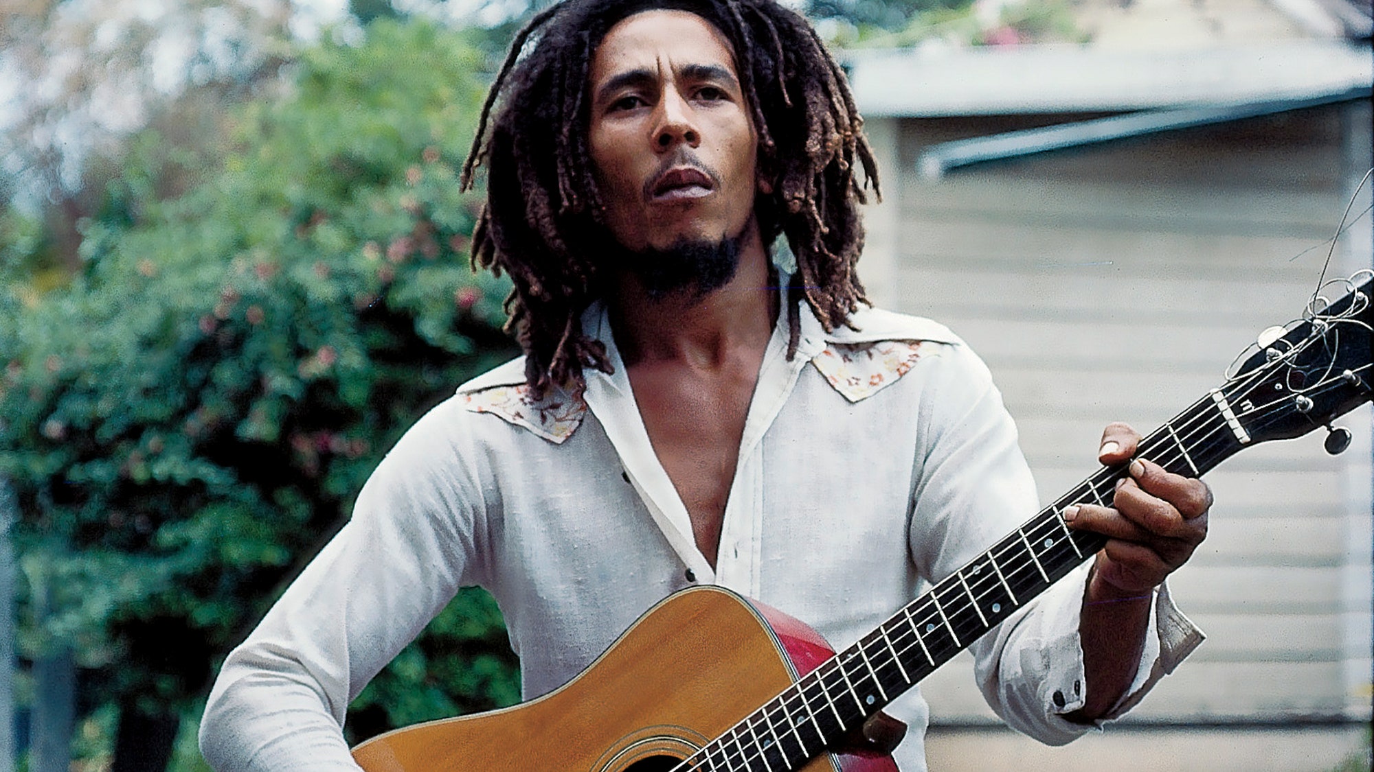 Reggae müziğin efsane ismi Bob Marley kimdir?