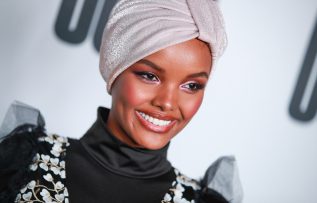 Tesettürlü model Halima Aden: Keşke siyah örtümü sete götürmeyi hiç bırakmasaydım
