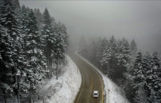 Uludağ kar yağışıyla beyaza büründü