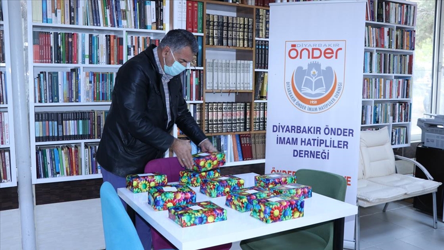 Uzaktan eğitim gören öğrencilere ‘paket kitap’ hizmeti