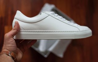 Beyaz spor ayakkabı nasıl temizlenir?