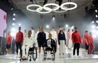 Olimpik sporcular, “Tokyo 2020 Team Türkiye Koleksiyonu”nu için podyumda