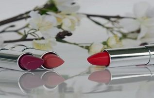 Rüyada Kırmızı Ruj Sürmek