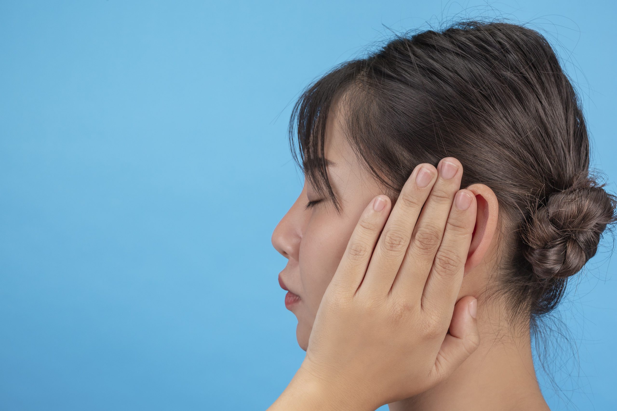 Tatilde kulak sağlığını tehdit eden faktörlere dikkat!