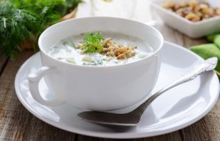 Sağlıklı ve diyet dostu: Uzmanından 5 soğuk yaz çorba tarifi