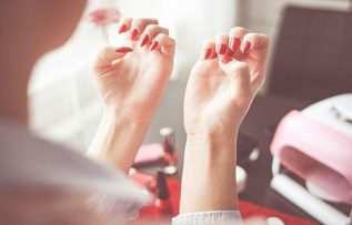 Rüyada Manikür Yaptırmak