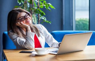 Rüyada Masada Oturmak