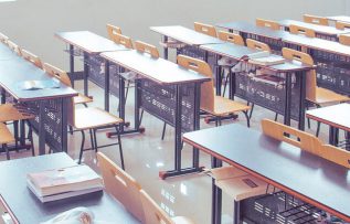 Rüyada Okul Sırasında Oturmak